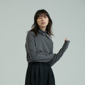 LOW TURTLENECK T - KHAKI