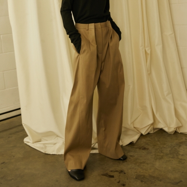 MENS WIDE TUCK PANTS - CAMEL