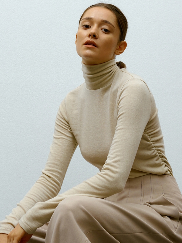 SHIRRING WOOL TURTLENECK (BEIGE)