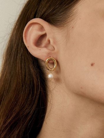 open pearl earring