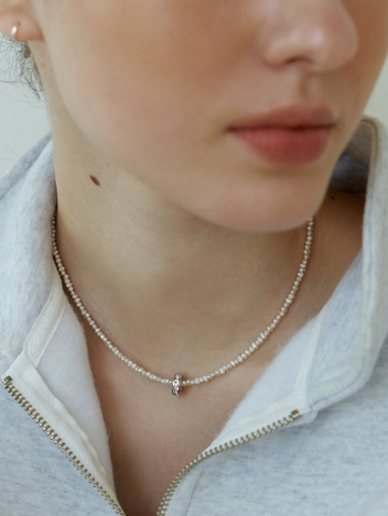 Light Natural Pearl And Cubic Necklace