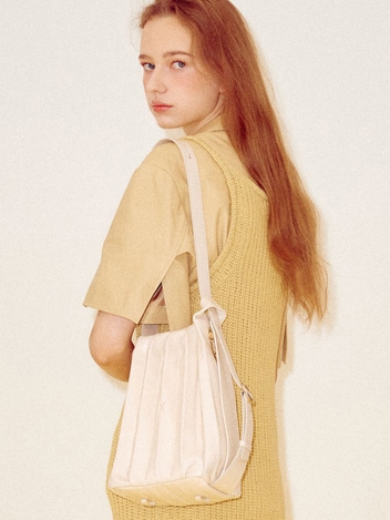 [유튜버 최실장 PICK] Lucky Pleats Pumpkin Bag Tapioca