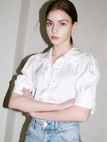 [22SS] 러플 카라 자가드 블라우스_WHITE