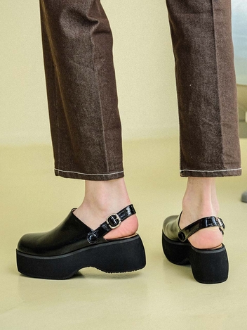 IS_221325 2WAY Buckle Clog_Black