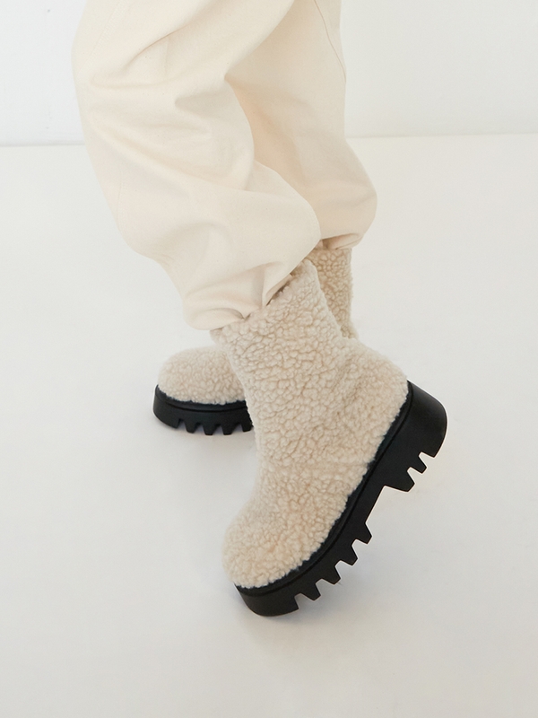 Lucas Shearling Boots Ivory