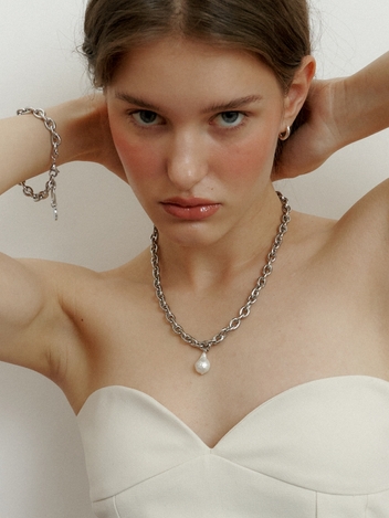 Pearl Charm Bold Chain Necklace