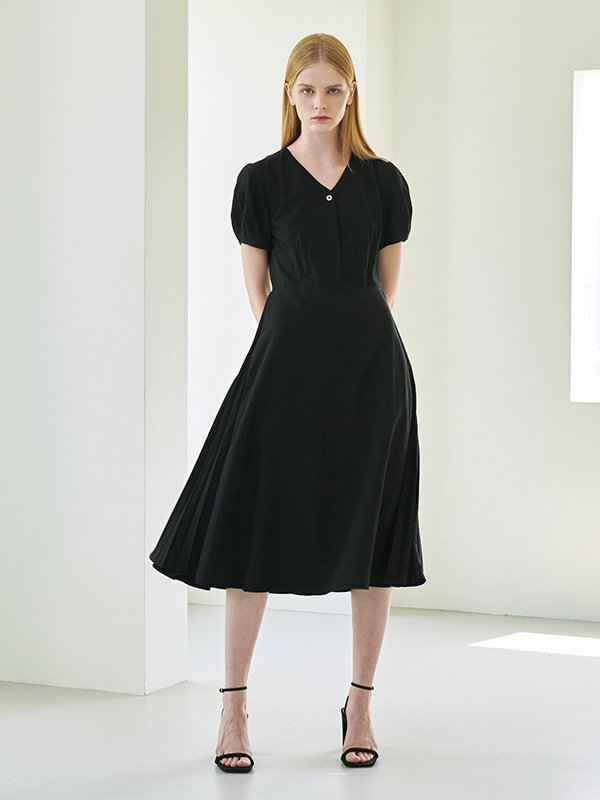 Side Pleats Dress - Black