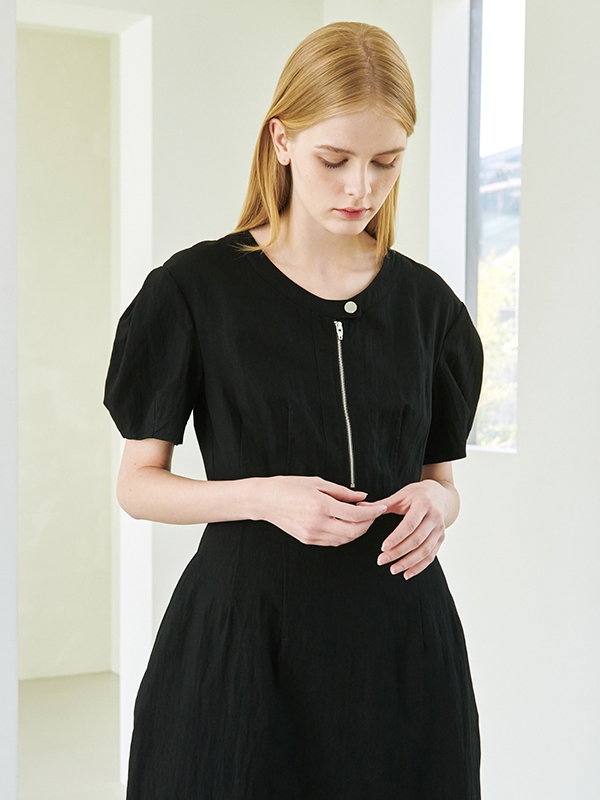 Volume Half Zip-Up Dress - Black