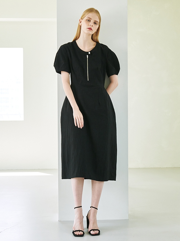 Volume Half Zip-Up Dress - Black