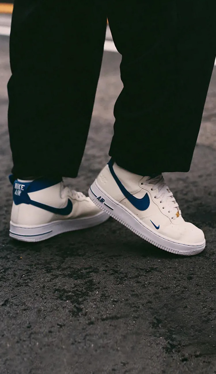 NIKE