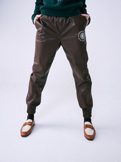 FAUX LEATHER JOGGER PANTS_BROWN