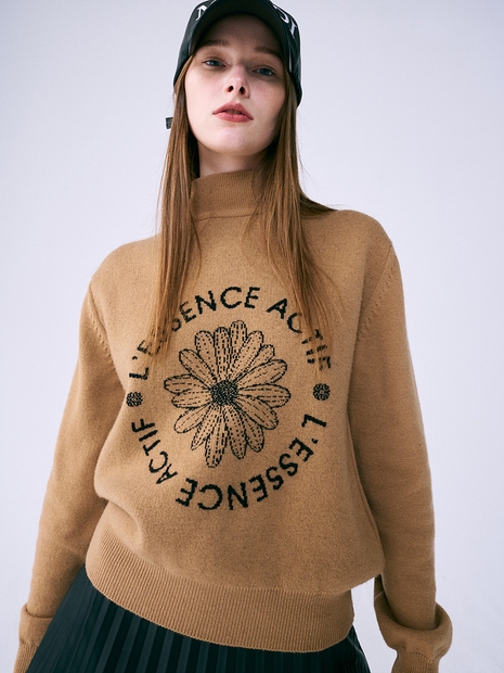 EMBLEM JACQUARD HIGH NECK KNIT_CAMEL