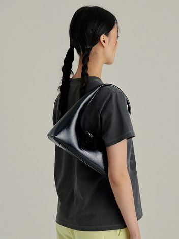 HOBO SHOULDER_black crinkle