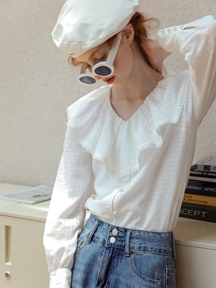 Moidew ruffle button V-neck white shirt