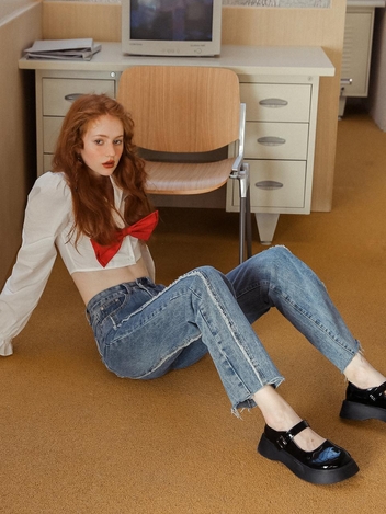 Moidew diagonal damage denim pants
