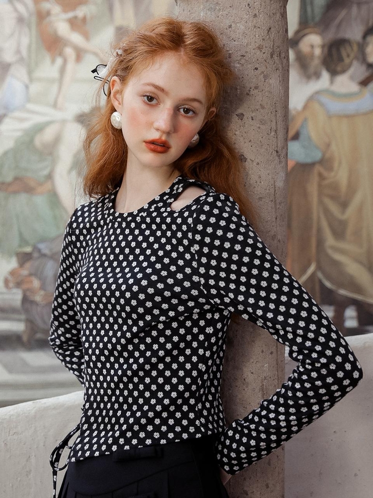 Moidew polka dots shirring sleeve knit shirt