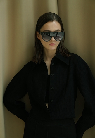 Volume sleeve crop shirts