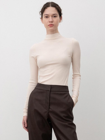 slim-fit textured top (cream)