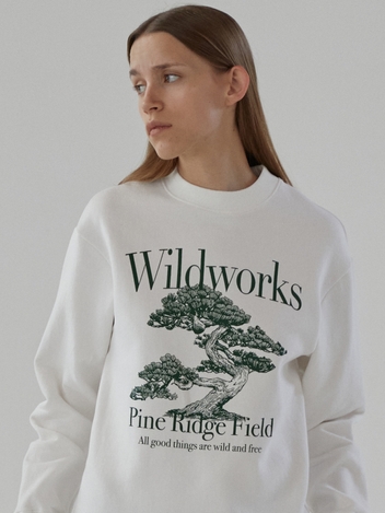 [마마무 휘인 착용]Pine Ridge Field Graphics SWEATSHIRT_White