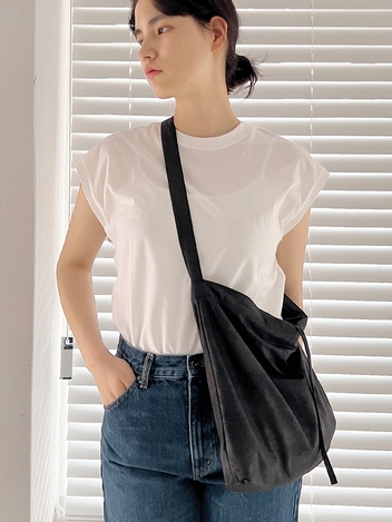 Veda Shoulder Bag Crack Black