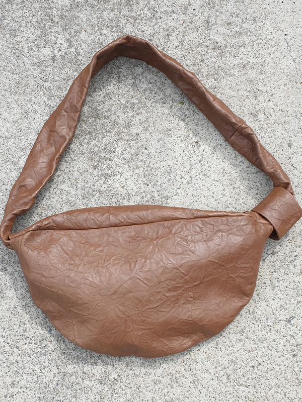 Baguette Leather Cross Bag (HOBO)/ Toffee