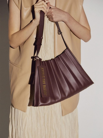Modern Pleats M Red Bean