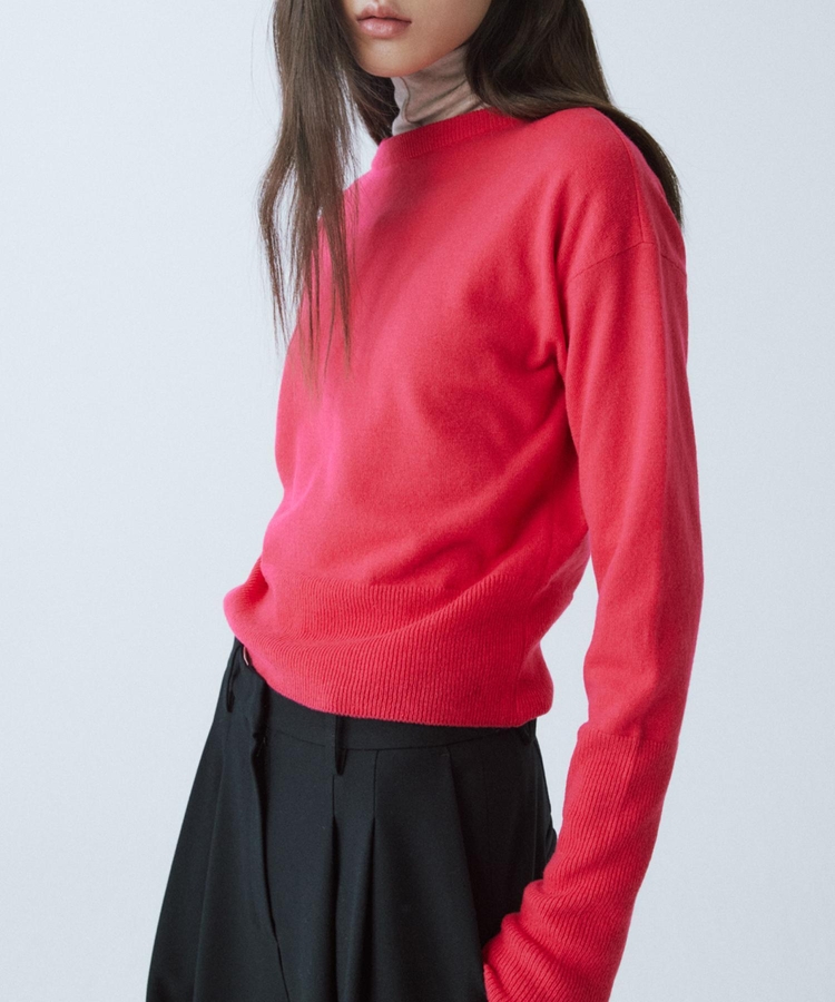 RED WOOL BACK KEYHOLE KNIT TOP