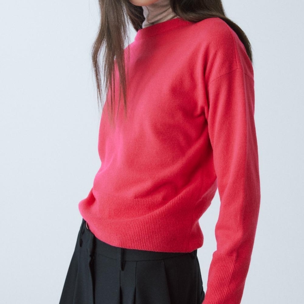 RED WOOL BACK KEYHOLE KNIT TOP