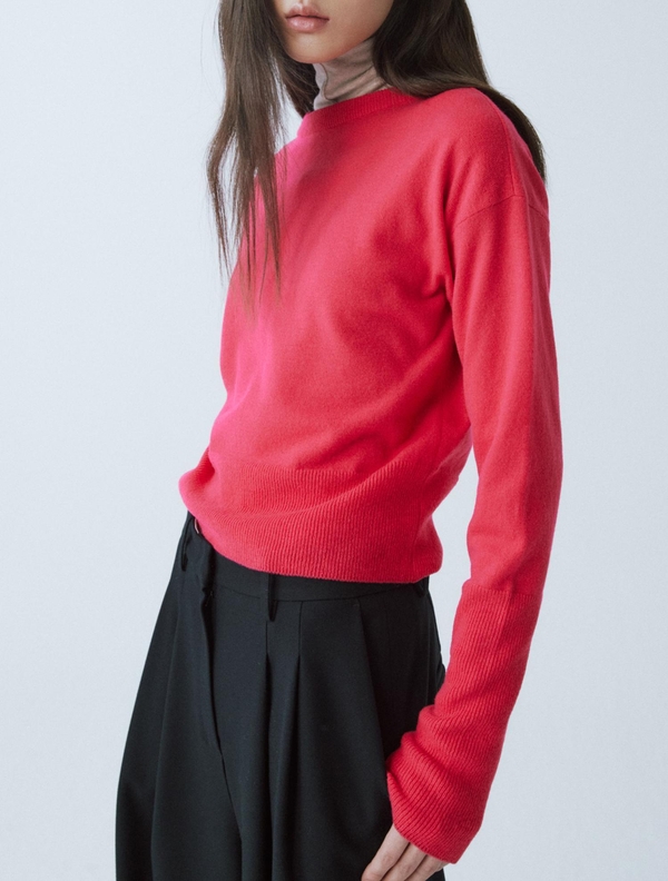 RED WOOL BACK KEYHOLE KNIT TOP