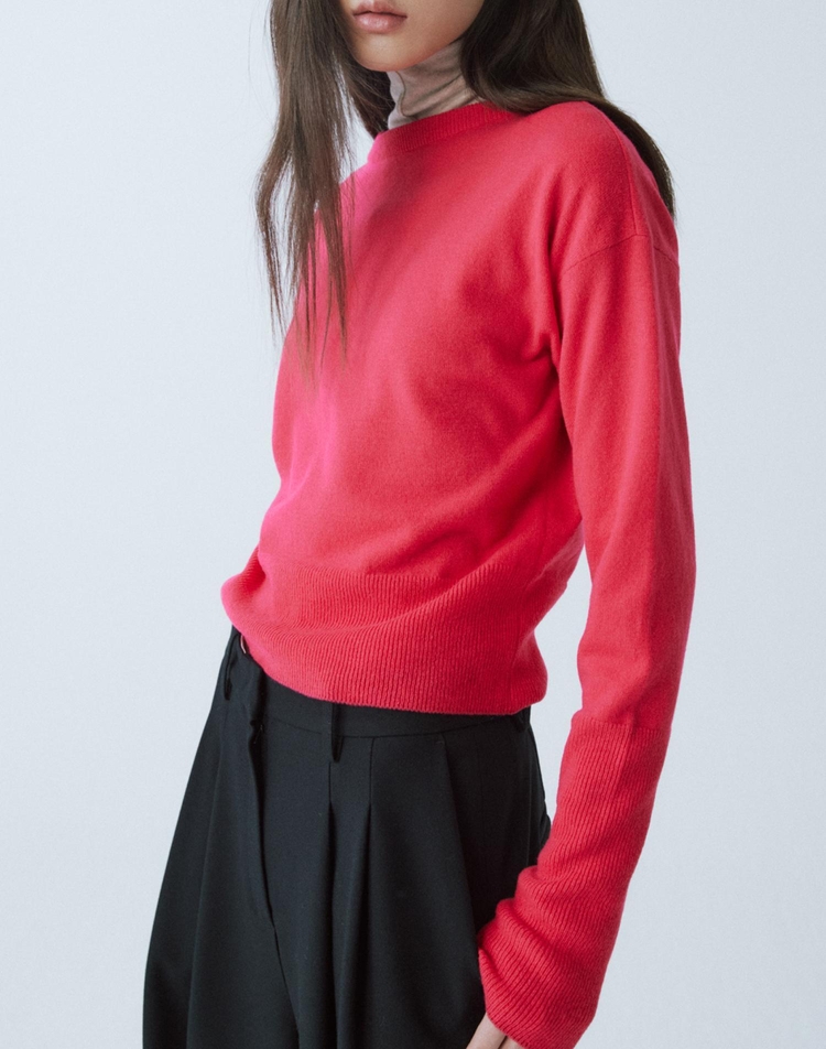 RED WOOL BACK KEYHOLE KNIT TOP