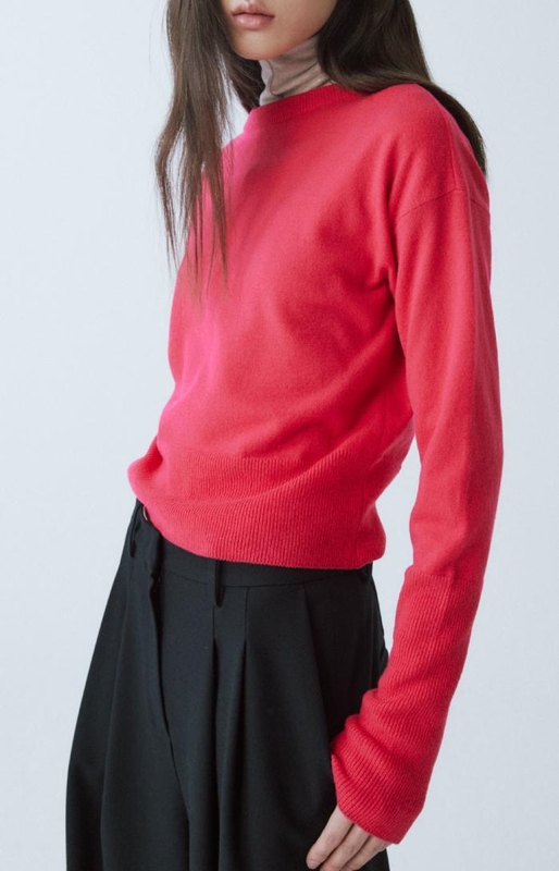 RED WOOL BACK KEYHOLE KNIT TOP