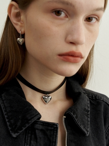 LMM Classic Heart Leather Choker