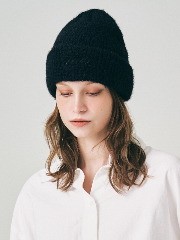 INSCAPE BLACK BEANIE