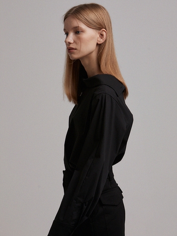 Backward blouse (black)