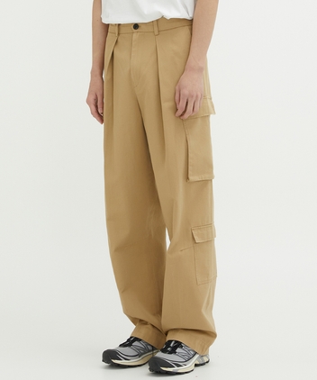 REVERSE PLEATED CARGO PANTS (BEIGE)