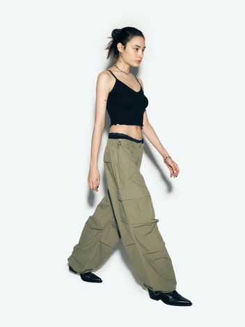[4월 21일 발송] PARACHUTE CARGO PANTS KHAKI