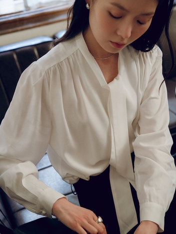 L 2Way Detachable Scarf Blouse_Ivory