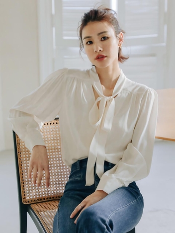 LS_Ribbon v-neck blouse