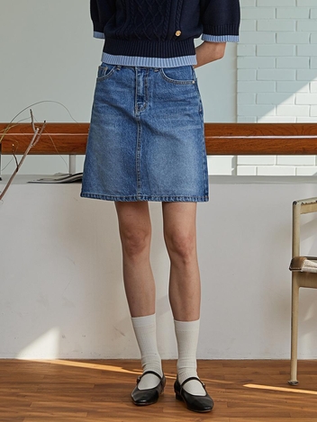 CLASSIC DENIM MINI SKIRT