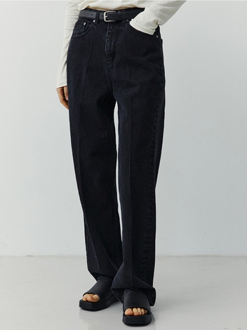 STRAIGHT BLACK DENIM
