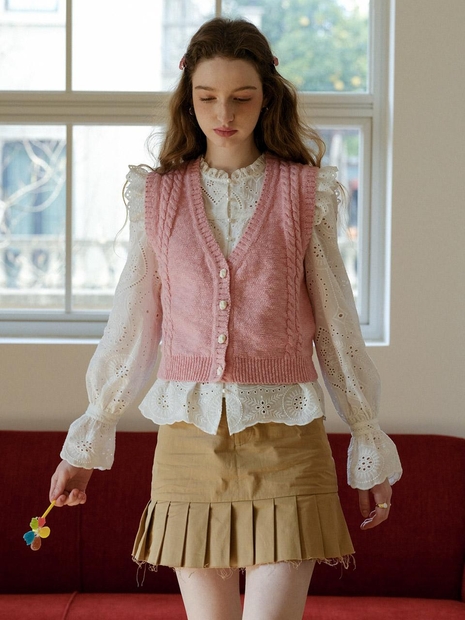 Cest_Button pink knit vest