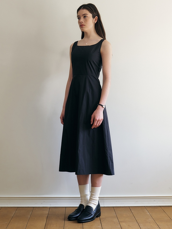 Sangria_Sleeveless U-neck Dress - Black