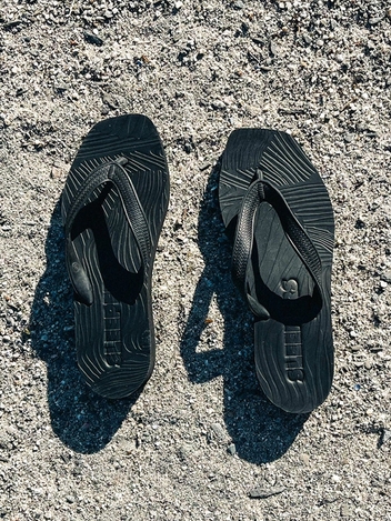 SLEEPERS WOMEN TAPERED PLATFORM FLIP FLOP - BLACK