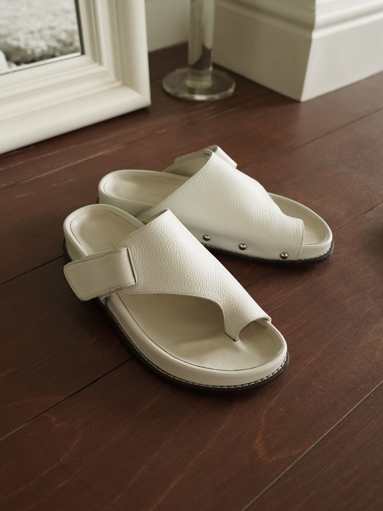 VELCRO FLIP-FLOPS IN WHITE