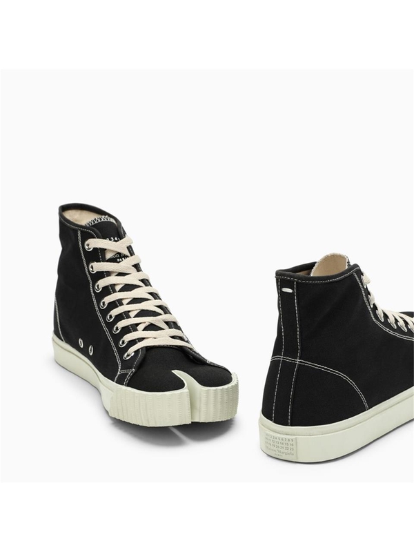 메종마르지엘라 Maison Margiela Tabi black canvas high trainer S57WS0440P4291