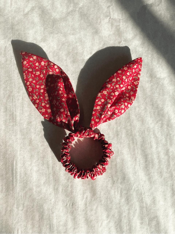 [Eliza Faulkner] Floral Bow-Tie Bunni Scrunchie