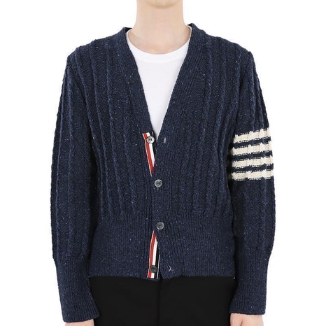 디몬트 23 F/W 톰브라운 남성 사선완장 케이블 V넥 가디건(네이비) MKC486B Y1506 424