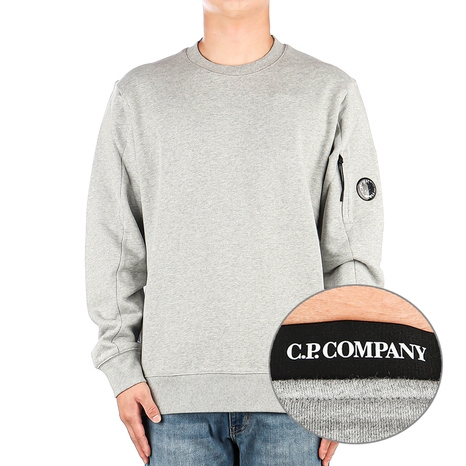 [CP컴퍼니] 23FW (15CMSS022A 5086W M93) 남성 렌즈 와펜 맨투맨