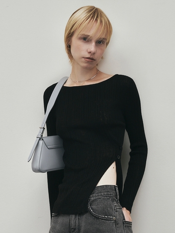 Two Button Point Slim Knit Top (Black)