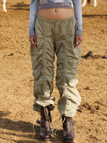 SHIRRING PARACHUTE PANTS KHAKI